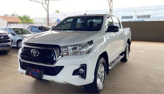 TOYOTA HILUX 2.8 SR 4X4 CD 16V DIESEL 4P AUTOMÁTICO